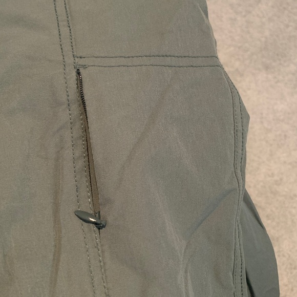 Kirkland Signature women’s Olive Green Travel Pant Size 16 - Picture 6 of 6
